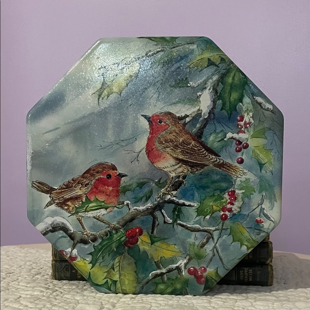 Winter Robin decorative collectible tin - Red & Green